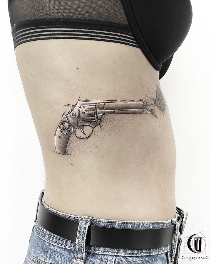 Gun Tattoo, Tatouage fait par Ymagyne à La Cabane à Tattoo